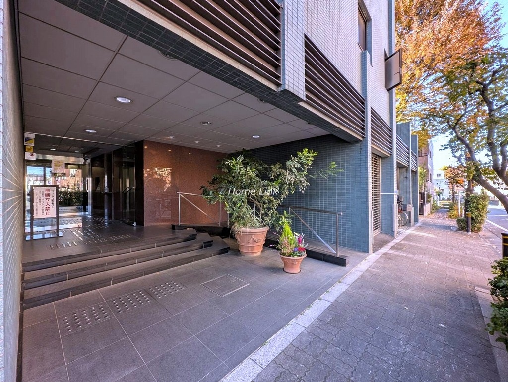 クアトロウーノ城北中央公園　エントランス前